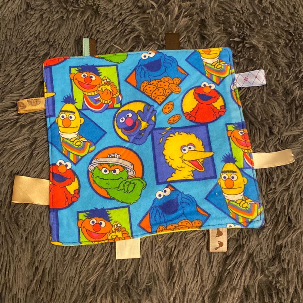 Crinkle tag toy -Sesame Street